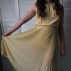 Vintage pale yellow dress 🌼